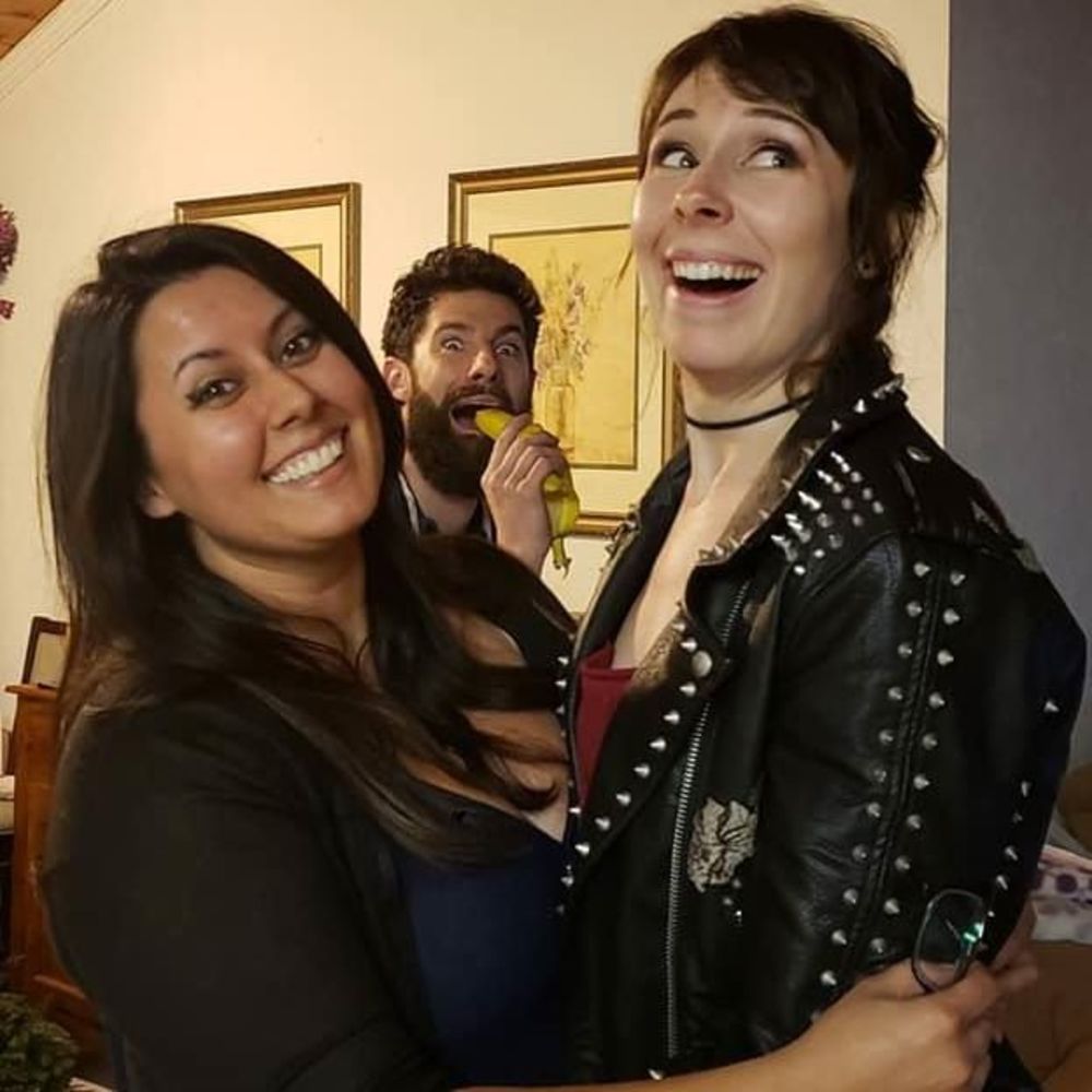 Meet your Posher, Elizi